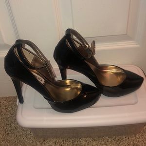 Steve Madden black patten leather heels